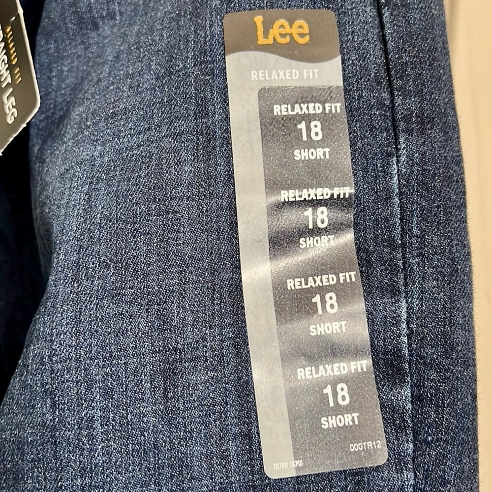 Lee~Blue Jeans / New With Tag / Relaxed Fit~Straight Leg~Mid Rise - Picture 10 of 12